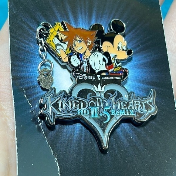 Disney Kingdom Hearts Mickey Mouse HD 2.5 Remix Square Enix Collector’s Pin - Picture 6 of 12